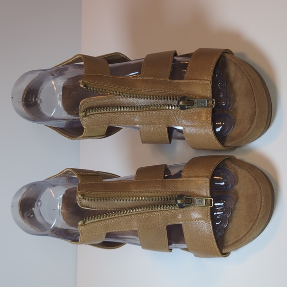 Aerosoles Tan Wedge Zipper Sandals Size 8 - Picture 3 of 11